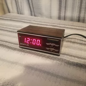 Vintage Spartus Horizon LCD Alarm Clock Model 1138 Woodgrain Snooze - WORKS! - Picture 1 of 9