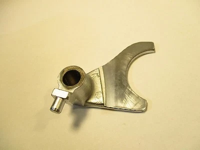 SUZUKI TM400 TS400 NEW OEM GEAR SHIFT SHIFTER FORK TS TM 400 25221-16501 kc - Изображение 1 из 4