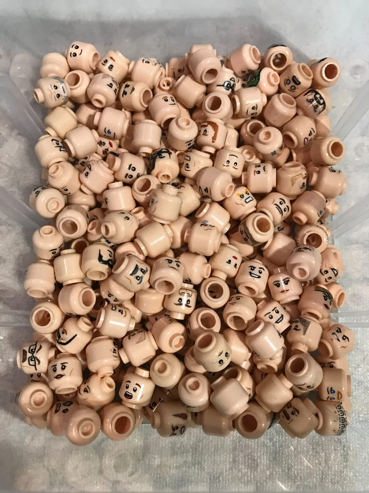 MÁS BARATO ~ LEGO Lote a granel Piezas de minifiguras Piernas Cabezas Torsos Sombreros para el cabello -Tú eliges Foto 1 de 1