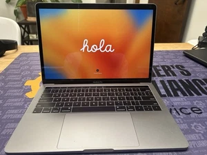 Apple MacBook Pro 13" Gray - 1.4 GHz Quad-Core Intel Core i5 processor - Afbeelding 1 van 8