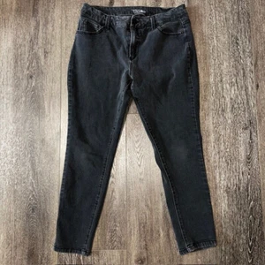 Time and Tru High Rise Skinny Women's Size 12 Petite 5 Pocket Black Denim Jeans - Picture 1 of 6