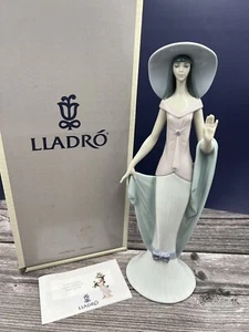 13.5” SIGNED BY ROSA LLADRÓ #6213 Lady of Nice Figurine ORIGINAL BOX - Picture 1 of 8