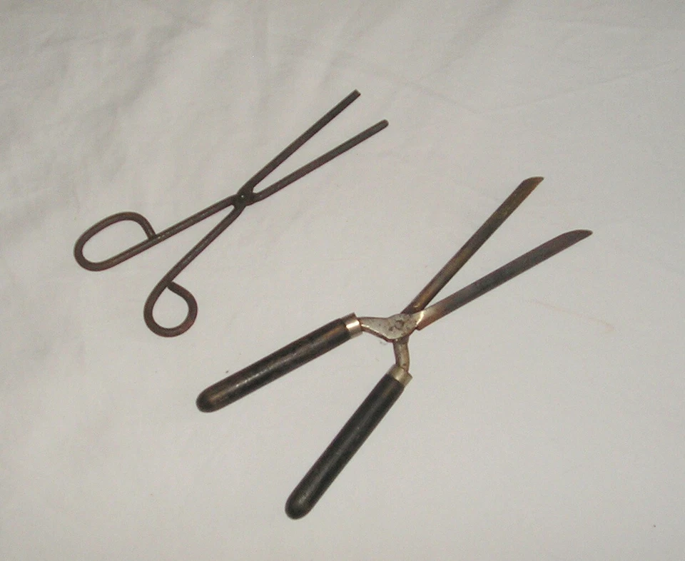 Ancien fer à friser simple + Fer ancien à friser pour anglaises pour collection - Photo 1/1