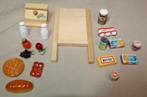 Lote Casa de Muñecas - Lote de 18 Piezas de Accesorios de Cocina Surtidos, Caja de Pan, Comida - Imagen 1 de 3