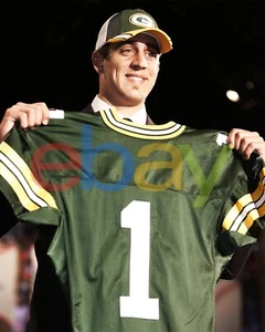 Foto de fútbol americano de la NFL Aaron Rodgers 2005 NFL Draft 24ta selección Green Bay Packers 8x10 - Imagen 1 de 1