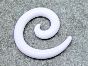 Spirale per Allargamento Allargare Lumaca Plastica Bianco Ø 5mm Piercing Ear - Foto 1 di 1