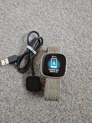 Fitbit Versa 3 Health & Fitness Smartwatch with GPS AE52 - Image 1 of 4