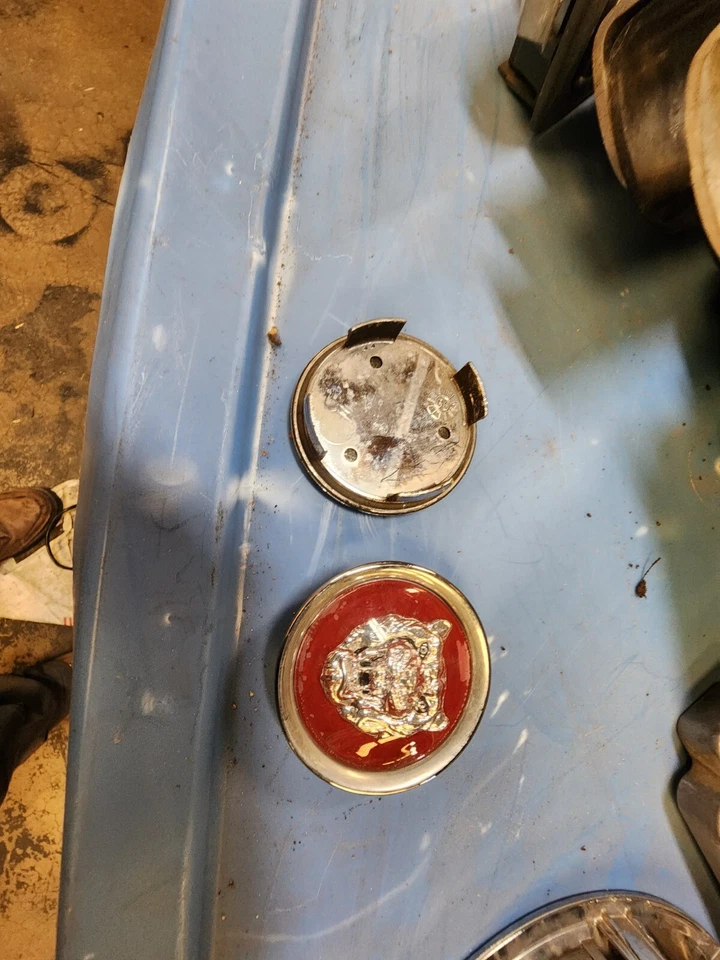 TAPA CENTRAL RUEDA JAGUAR XJ8 XJ8L VANDEN PLAS TIPO S TIPO X ROJO Foto 1 de 1