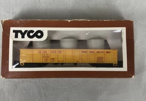 Tyco HO Scale #341-B Union Pacific Gondola Freight Train Car with Pipe Load - Picture 1 of 5