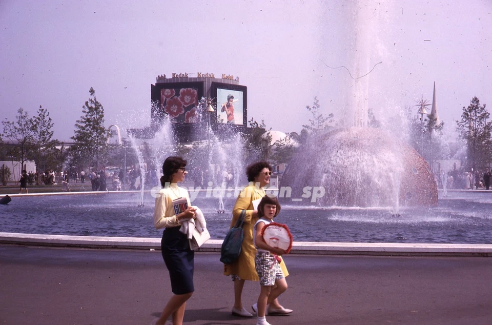 New York Worlds fair slide, Kodak sign & fountains with family   #92 - Image 1 of 1