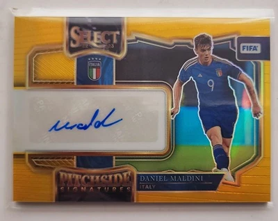 2022-23 Panini Select FIFA Pitchside Signatures Gold /10 - singles - Image 1 of 2