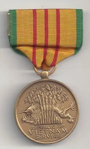 Vintage Republic of Vietnam Service medal ~ USA Ribbon - Picture 1 of 2