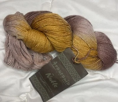 *Araucania NUBLE* Extra Fino Teñido a Mano* 25% Seda 75% Lana Merino Hilo* Foto 1 de 3