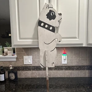 DE COLECCIÓN HECHO A MANO PINTADO A MANO ARTE POPULAR PRIMITIVO BLANCO Y NEGRO PERRO ESTACA DE PATIO - Imagen 1 de 13