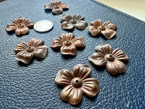 8 Vintage gealterte Metallstempel große Blumenmuster 35 mm Schmuckherstellung Fundstücke Menge - Bild 1 von 10