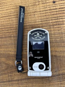 Téléphone vintage Mastermind x Panasonic Docomo p901i années 00 - Photo 1 sur 10