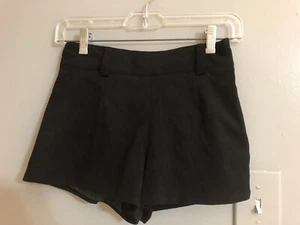 Pantaloncini donna Forever 21 neri foderati in ecopelle scamosciata taglia 24 - Foto 1 di 6