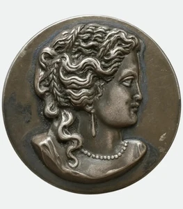 Antiker großer Knopf aus dem 19. Jahrhundert - klassische Frauenbüste, 40 mm - Bild 1 von 3