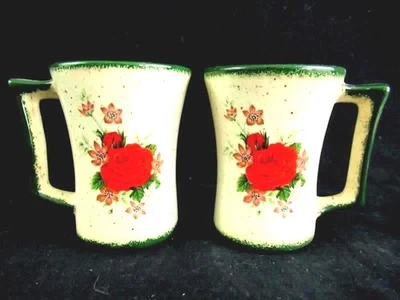 Набор из 2 винтажных коричневых крапчатых керамических кружек с зеленым ободком и розовым цветочным рисунком - Изображение 1 из 4