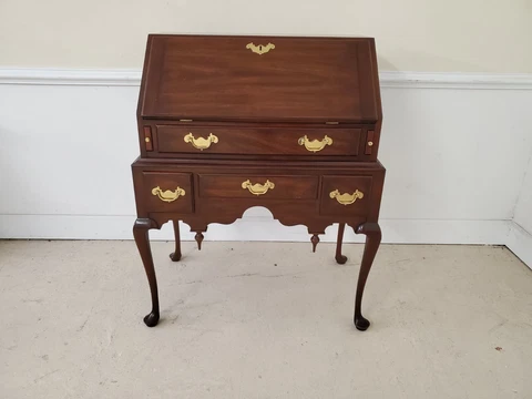HENKEL HARRIS DESK ESSEX MAHOGANY FINISH 29 Cover