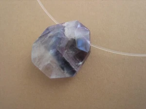 Colgante fluorita facetado perforado multicolor forma libre 33 x 28 x 15 mm - Imagen 1 de 4