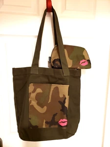 Bloomingdale's Camouflage Lippen Tragetasche Tasche Geldbörse 14,75H x 16,25W marineblaugrün + klein - Bild 1 von 4