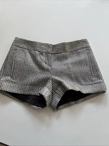 NEW EXPRESS WOMEN'S WHITE Silver Metallic Cuffed Shorts Size 00 XS POCKETS LINED - Picture 1 of 11