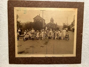 Antq. Foto 4 de Julio 4 Desfile Muchos Niños Banderas 1913 North Portland O - Imagen 1 de 12