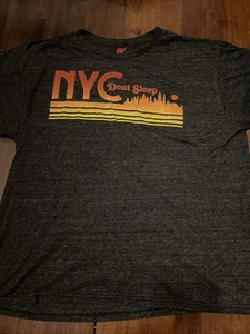 Men’s “NYC DON'T SLEEP” Charcoal Sunset City Silhouette MAD ENGINE T-Shirt XL - Picture 1 of 5