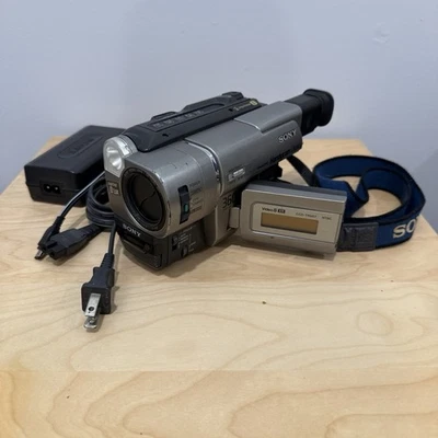 Sony CCD-TRV57 Video8 XR Handycam 8mm Video Camera Camcorder Tested/Working - Image 1 of 4