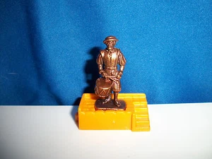 SWISS GUARD #3 Bronzo DRUMMER Kinder Sorpresa Soldato Metallo Figura K96n76 - Foto 1 di 6