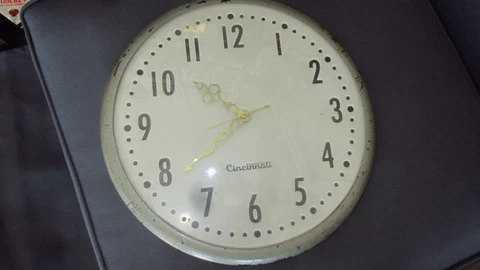 Vintage Cincinnati Electric 13" Classic School Industrial Wall Clock Need Repair Cover