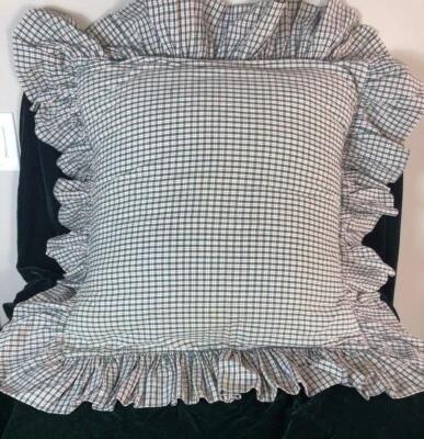 Juego De Colección De Fundas De Almohada Con Volantes Grandes Rojas, Verdes y Marfil Juego De 2, 24 x 24 Foto 1 de 4