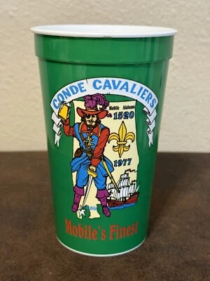 Conde Cavaliers AL Est. Taza de plástico verde Mobil’s Finest Pirate Parade 1977 Foto 1 de 4