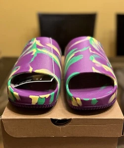 Nike EYBL Calm Slides 2024 "Benvenuti nella famiglia EYBL" MOLTO RARE - Foto 1 di 13