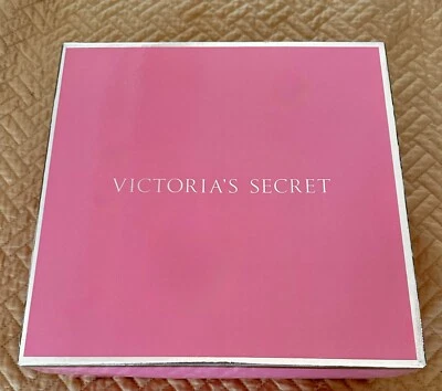 Preciosa CAJA DE REGALO ROSA Victoria’s Secret 10” x 10” x 5” Foto 1 de 2