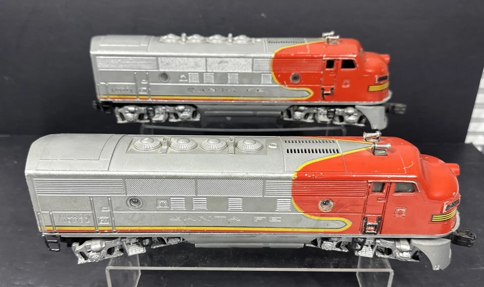 Lionel 2353 Gauge Santa Fe Engine and Dummy Locomotive  TESTED - Image 1 of 4