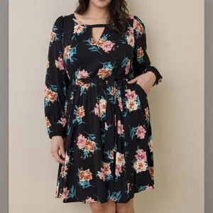 Vestido Torrid Mini Elástico Challis Aline Ballet Floral Negro Manga Larga 2 2X - Imagen 1 de 6