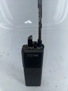 Motorola MT1000 Funkgerät. Verkauft wie besehen!!! Für Teile oder Display!! Ungetestet - Bild 1 von 8