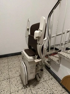 Treppenlift von der Firma Lifta über 2 Etagen - Bild 1 von 5