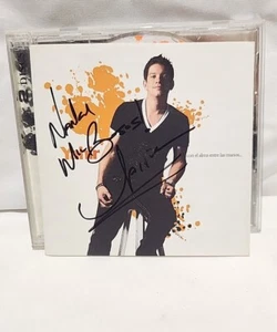 Yahir Con El Alma Entre Las Manos  (SIGNED) AUTOGRAFIADO CD Cover  - Picture 1 of 7