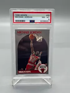 1990 Hoops #65 Michael Jordan grado PSA 8 casi nuevo-mt tarjeta de baloncesto de la corte - Imagen 1 de 3