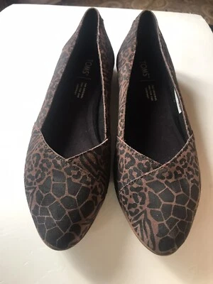 TOMS Julie  Leopard Suede Flats Women's Slip On W7 - Image 1 of 4