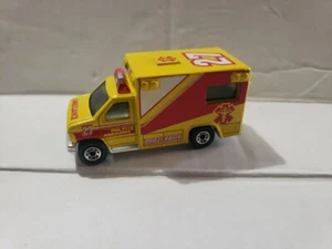 1996 Matchbox Ambulance Emergency Vehicle Maßstab 1:64 #27 gelb. !Stückzahl 1! - Bild 1 von 13