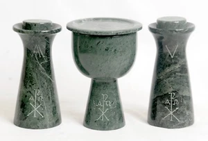 Cruetas de comunión de mármol verde tapones cáliz con tapa grabado Chi Rho Alpha Omega - Imagen 1 de 9