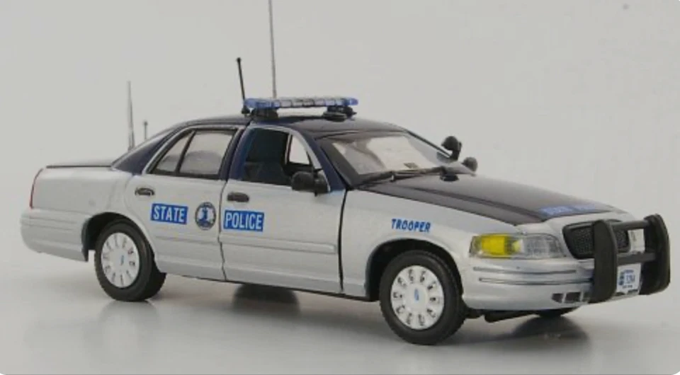 1/43 FORD CROWN VICTORIA VIRGINIA POLICE INTERCEPTOR FIRST RESPONSE - Immagine 1 di 1