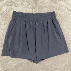 Pantalones Cortos Vuori Villa Para Mujer Gris Medio Atlético Gimnasio Entrenamiento Sueltos Elastizados - Imagen 1 de 5