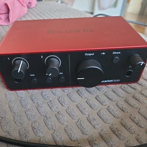 Focusrite Scarlett Solo 4th Gen USB-C audio interface studio vocal guitar red - Picture 1 of 5