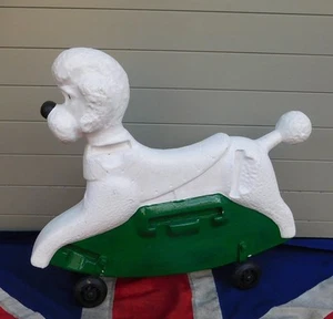 PRANCING PLASTICA BIANCO BARBONCINO FRANCESE CANE RETRÒ VECCHIO GIOCATTOLO VINTAGE BAMBINI PET PARK - Foto 1 di 8