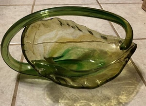 "Florero de cesta de vidrio Sooner centro de mesa plato de caramelo verde con remolinos marrones 12"" de largo" - Imagen 1 de 12